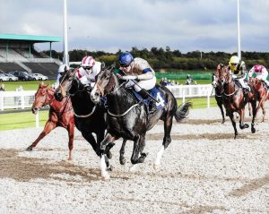 Perfect Symphony came with a late dash to secure victory